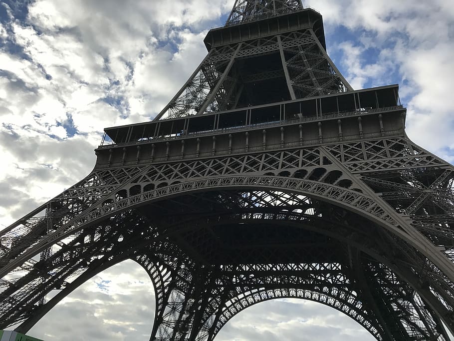 Eiffel Tower Paris, worm's-eye view photo of Eiffel Tower, Paris HD wallpaper
