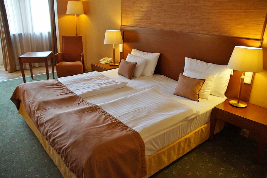 bed between nightstand and table lamp, double bed, hotel, room