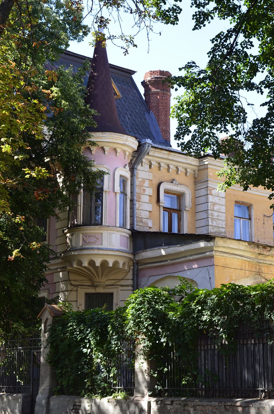 architecture, patio, house, tower, roof, spire, balcony, city HD wallpaper