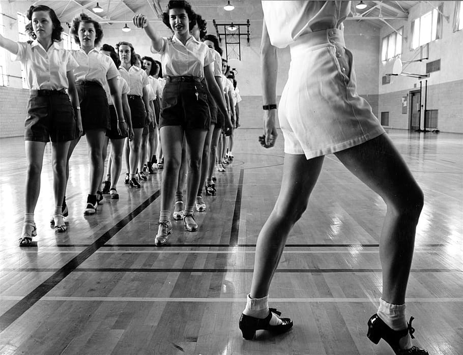 grayscale photo of women doing dance gesture, dancing, class HD wallpaper