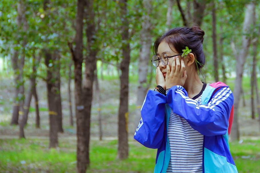 youth, shy, beautiful, one person, tree, forest, waist up, land HD wallpaper