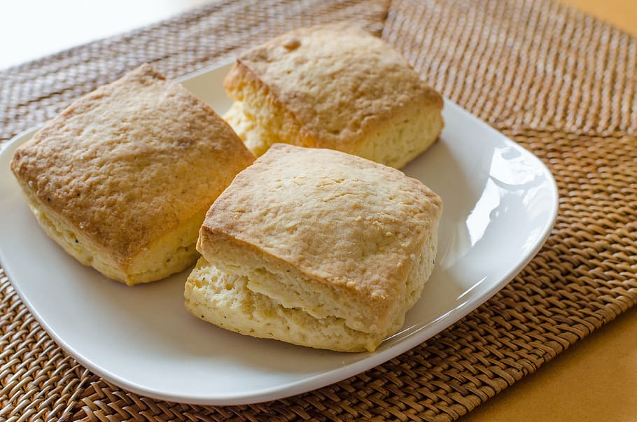 bread, food, pastries, placemat, plate, freshness, breakfast HD wallpaper