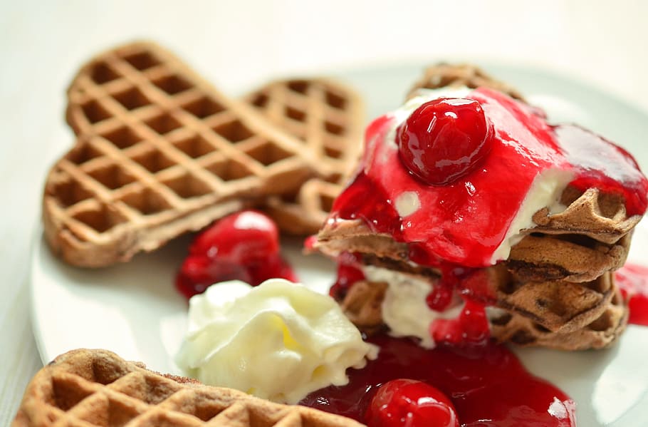 baked waffle with topping on white ceramic plate, waffles, chocolate waffles, HD wallpaper