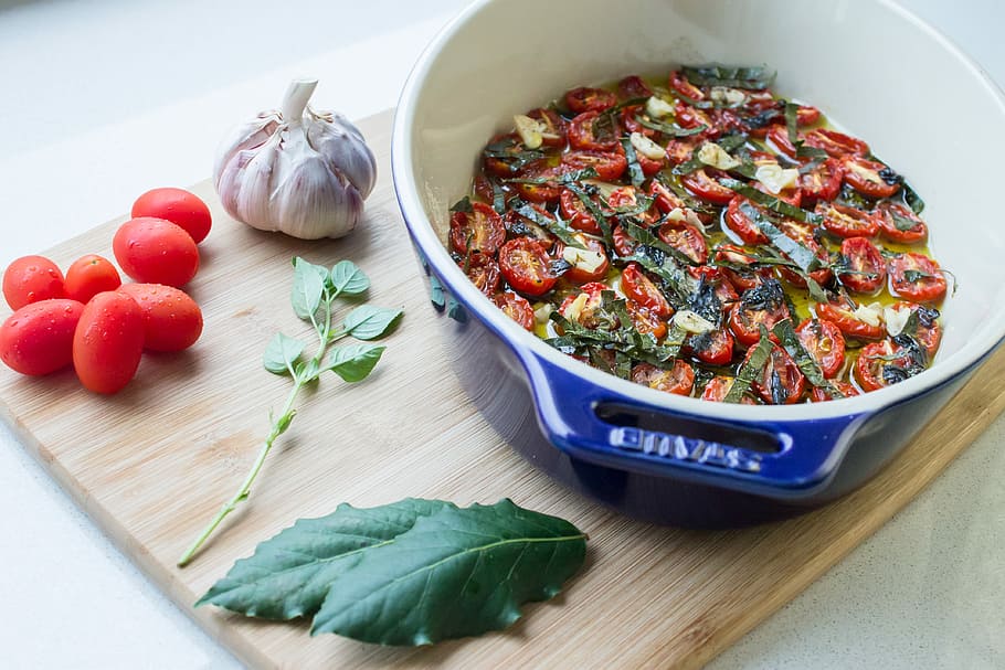 confit tomatoes and ingredients, cherry tomatoes, bay leaves, garlic and basil, HD wallpaper