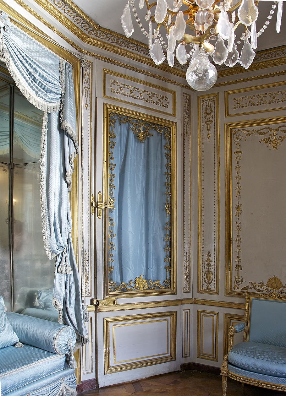 white and gold wooden door, france, chateau de versailles, setting room