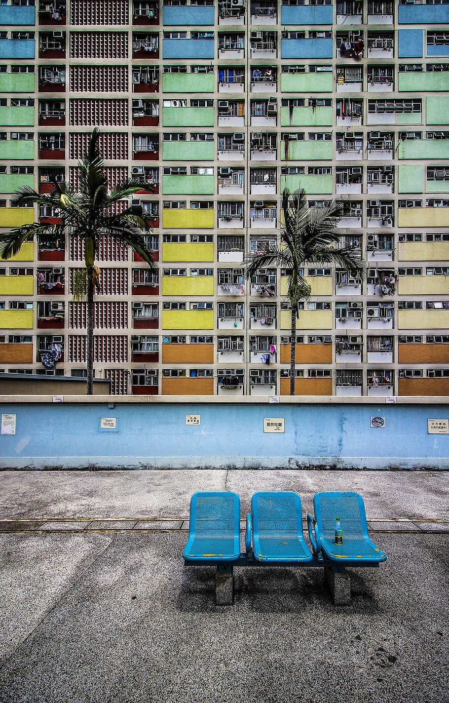 multicolored concrete building, blue 3-seat gang chair, apartment HD wallpaper
