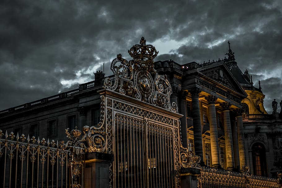 Versailles nightmare, gray concrete building with gray metal gate, HD wallpaper