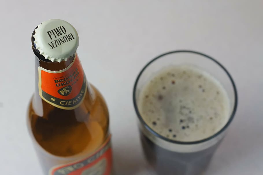 beer bottle near highball glass, close, photo, piwo, sezonowe HD wallpaper