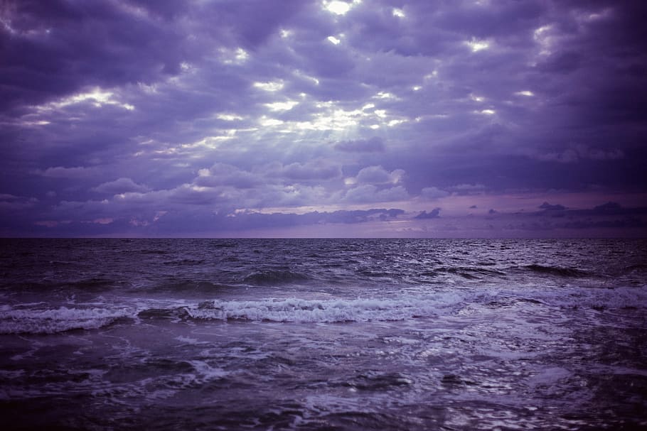 sun rays on clouds, wave, body, water, day, time, purple, sky HD wallpaper