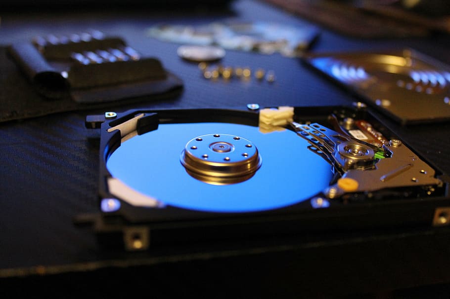 computer, disk, handsomely, technology, music, indoors, arts culture and entertainment HD wallpaper