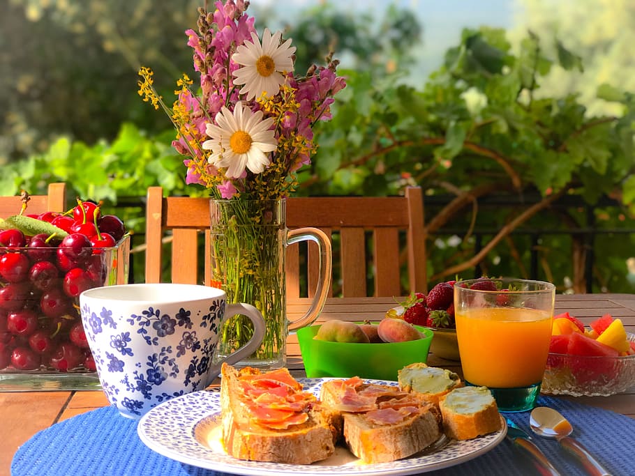 white and blue floral ceramic mug on table, breakfast, alegre HD wallpaper