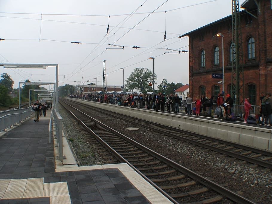 Train, Rail, Passengers, Wait, Track, rail passengers, railway station HD wallpaper