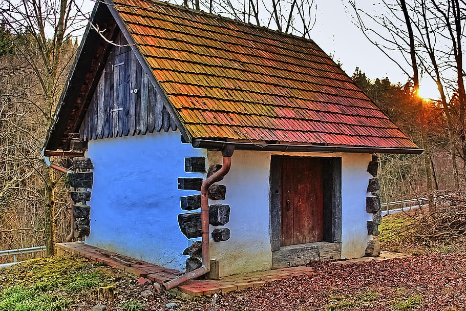 wine-storage-weinhaus-hut-old.jpg