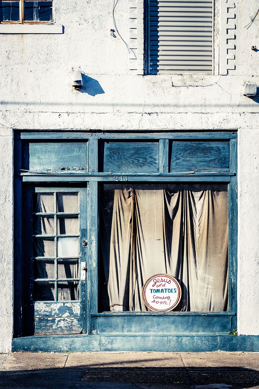 photo of closed store with black door, white and red decorative plate on blue wooden window frame HD wallpaper