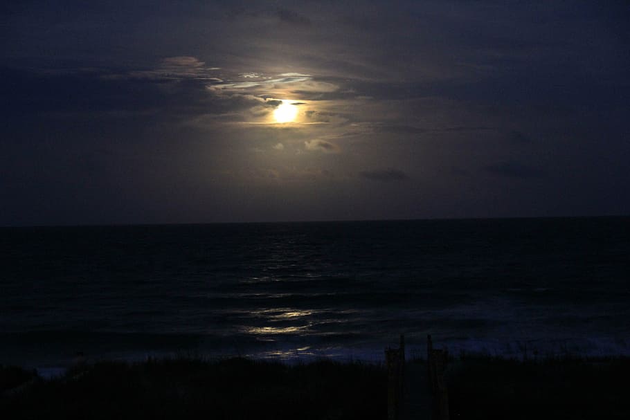 silhouette of body of water, moon, full moon, night sky, dark HD wallpaper