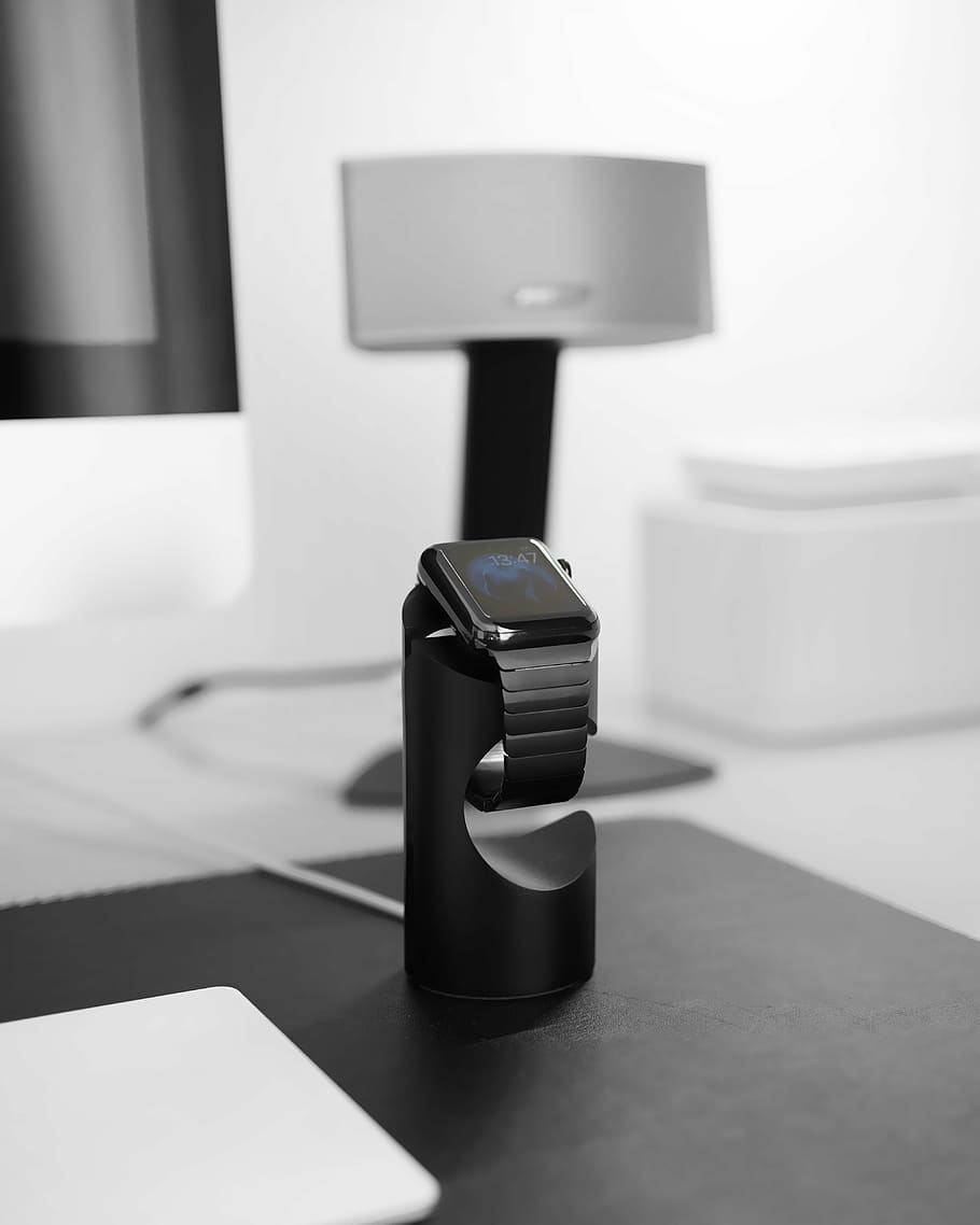 space black aluminum case Apple watch with classic link bracelet HD wallpaper