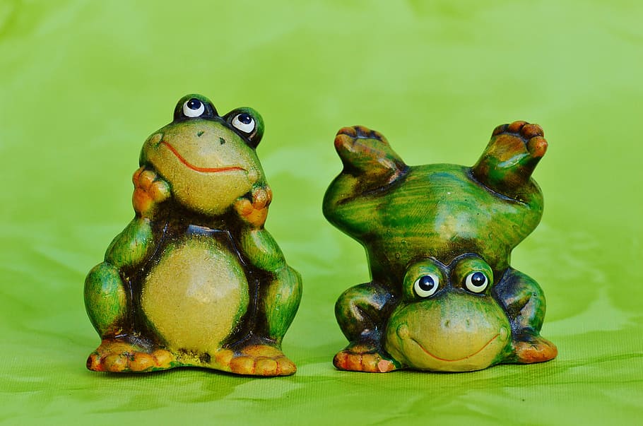 frogs, figure, funny, green, animal, cute, sweet, animal world HD wallpaper