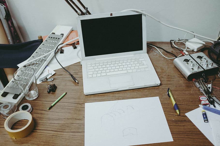 Old Macbook in artist’s studio, concepts And Ideas, objects HD wallpaper