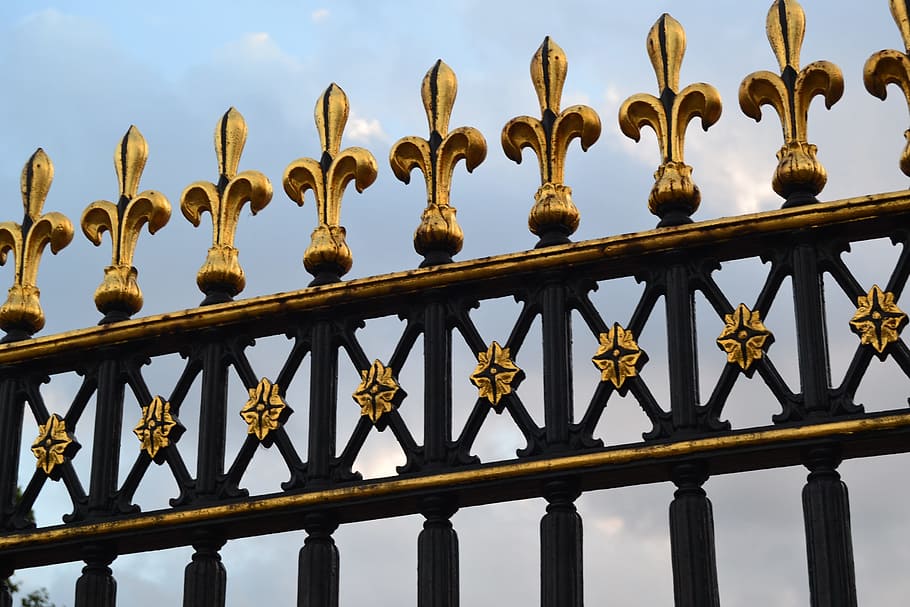 fence, gold, grid, england, sky, no people, nature, metal, low angle view HD wallpaper