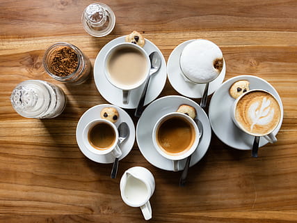 flatlay photography of five latte cups, coffee cup set on tabletop HD wallpaper