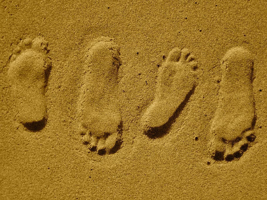 photography of foot sand art, footprints, steps, barefoot, beach HD wallpaper