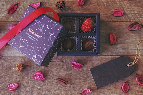 purple Affections box, gift, red, love, wood - Material, romance HD wallpaper