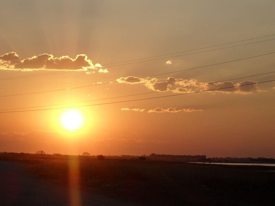 sunset, sun going down, orb, bright, halo, yellow, glow, flimsy clouds HD wallpaper