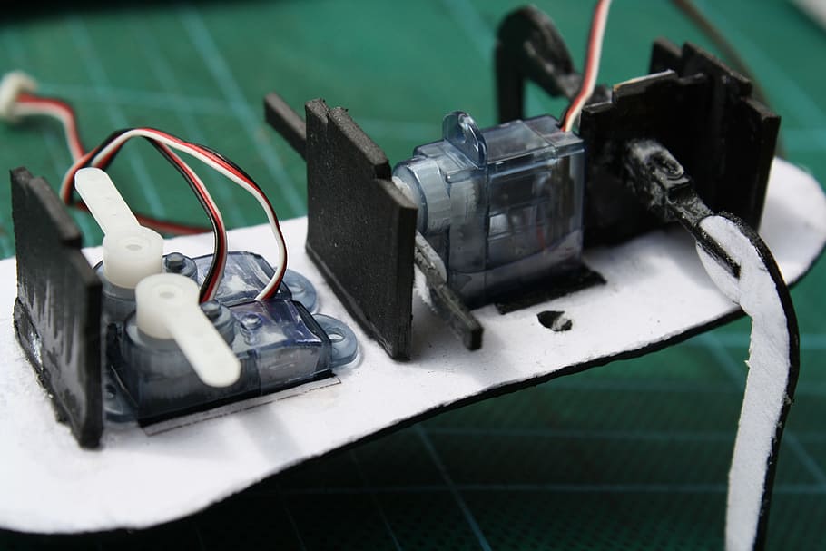 white and black circuit board, robot, servo, motor, recycling HD wallpaper