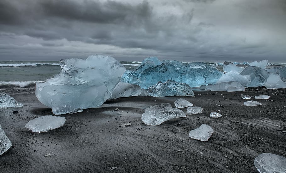 ice bergs on shore, photo of ice blocks on grey sand, cloudy HD wallpaper
