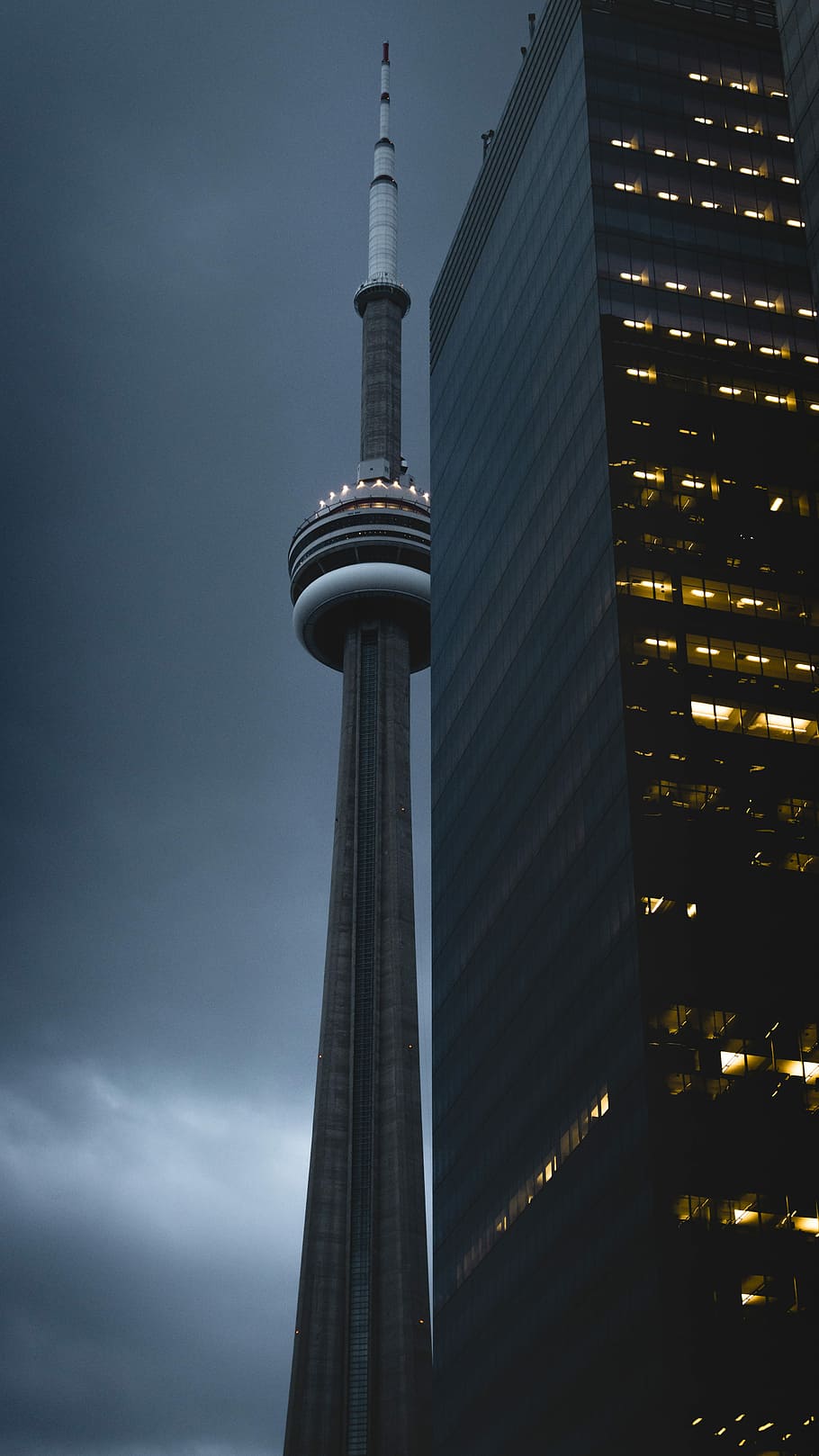space needle beside building, CN Tower, Toronto, high rise, skyscraper, HD wallpaper