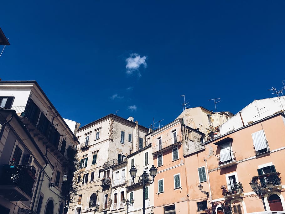 Chieti, residence house, building, sky, cloud, street, shadow HD wallpaper