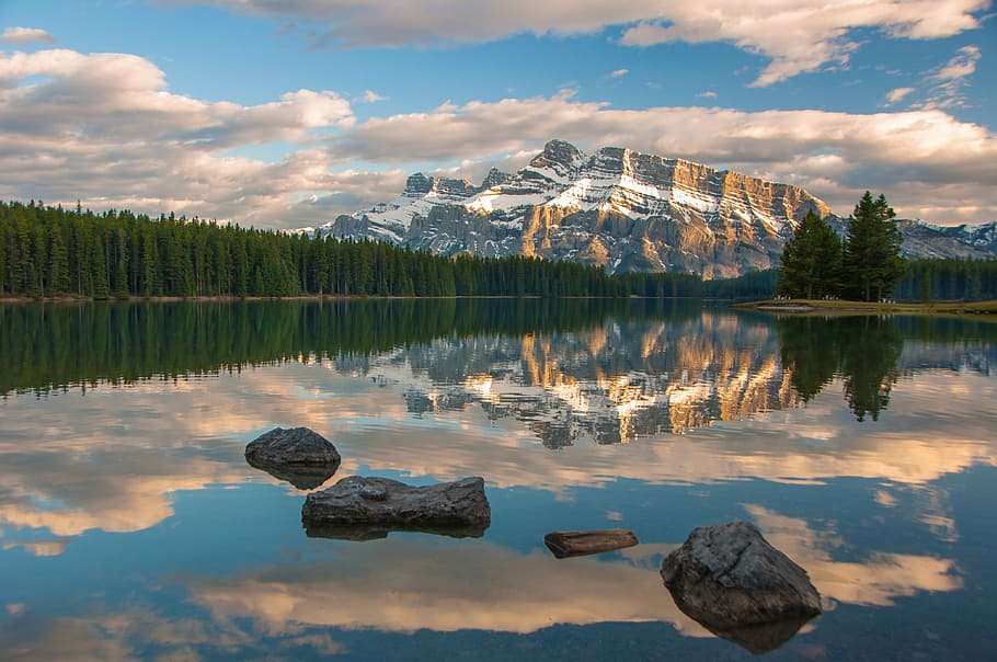 Two Jack Reflections, mirror photography of snow capped mountain near green trees during daytime HD wallpaper