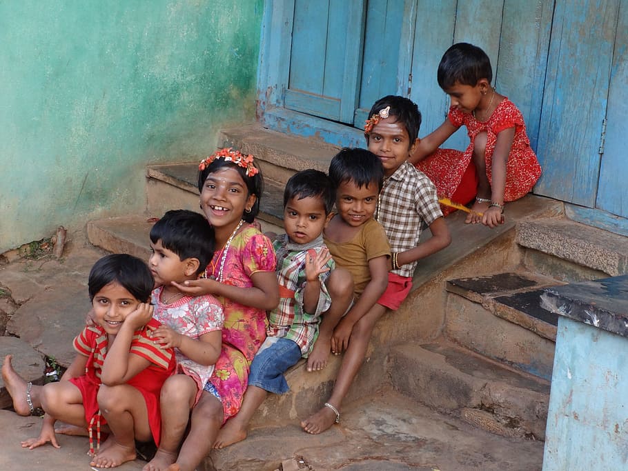 seven children on concrete staircase, fun, playing, happy, hulukoppa HD wallpaper