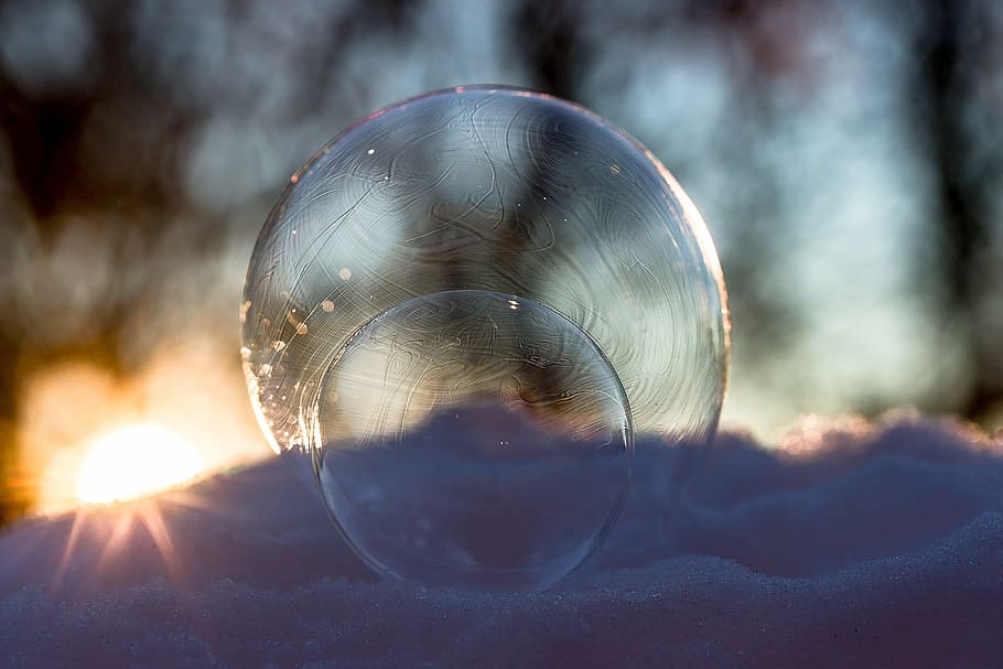 bubble on top of surface, frozen seifenblasen, soap bubbles, slightly frozen, HD wallpaper