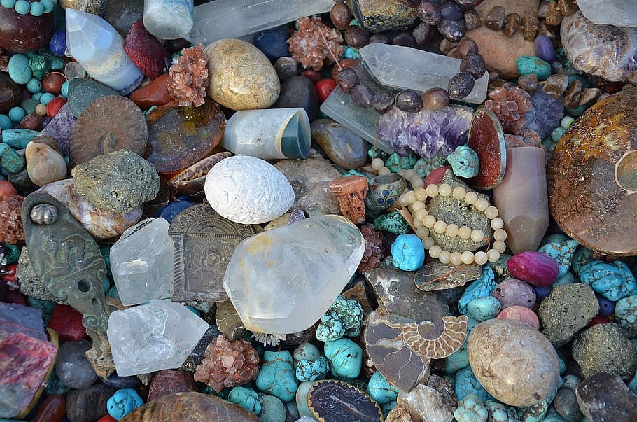 assorted stone fragmenst, stones, rocks, pebbles, amethyst, mineral