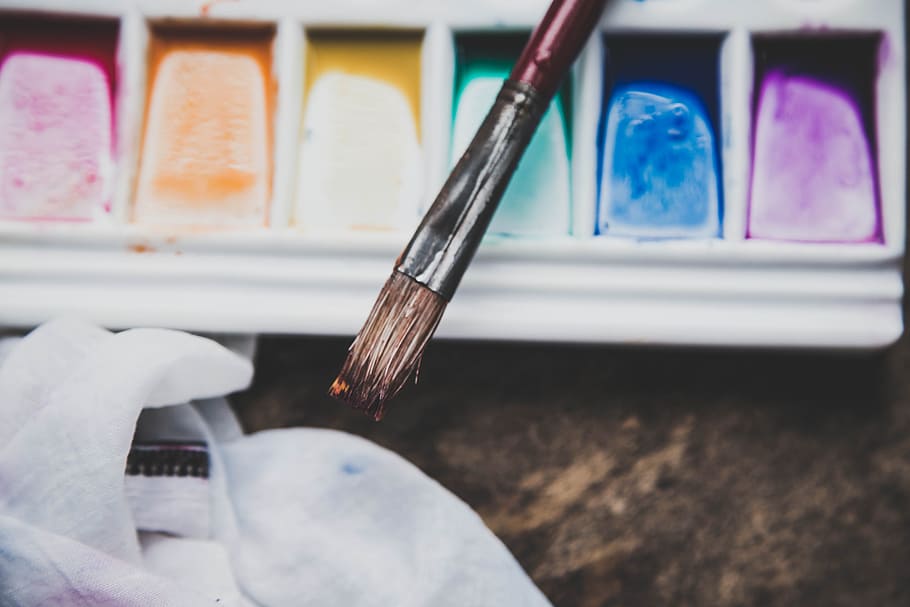 focus photo of paint brush, colour, vibrant, bright, blue, yellow HD wallpaper