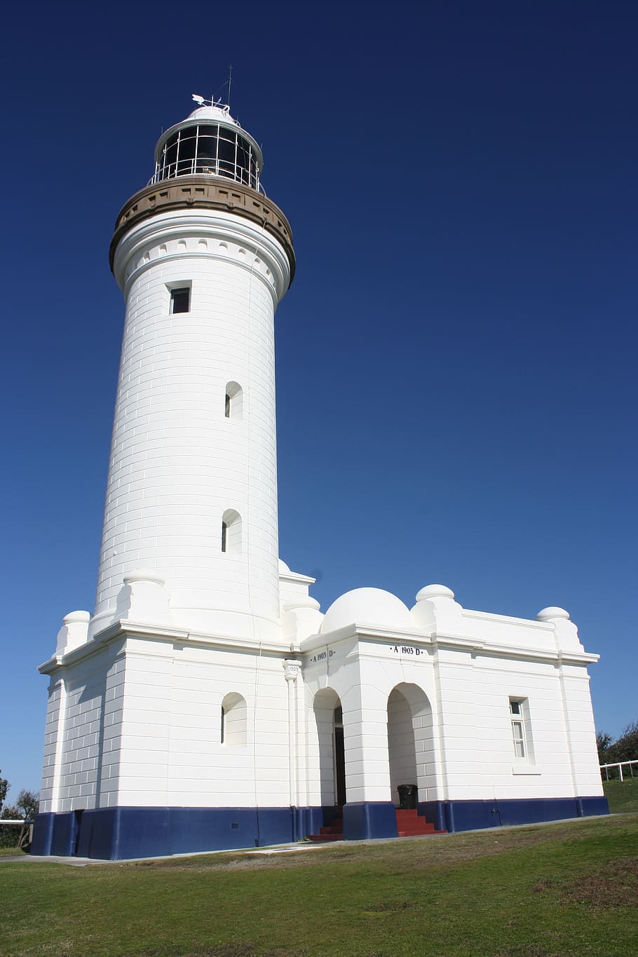 lighthouse, beach, nautical, navigation, sea, architecture HD wallpaper