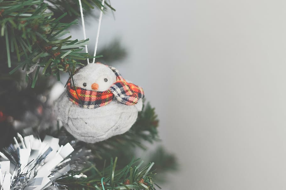 shallow focus photography of snowman ornament, christmas, tree HD wallpaper