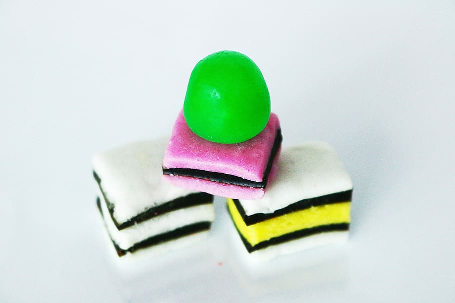 Candy, Colors, Pink, multicoloured, white, black, yellow, licorice HD wallpaper
