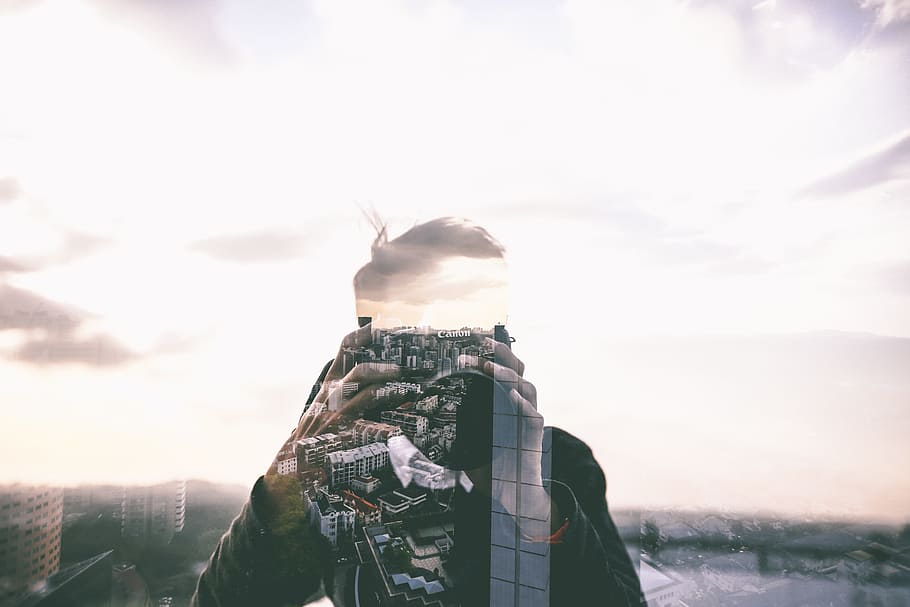 person taking selfie, person using camera on mirror, photographer HD wallpaper