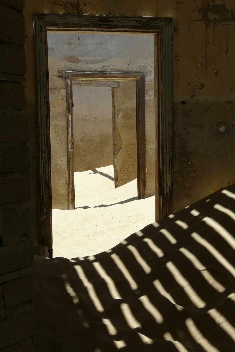 sand, is, cold, architecture, window, sunlight, no people, shadow HD wallpaper