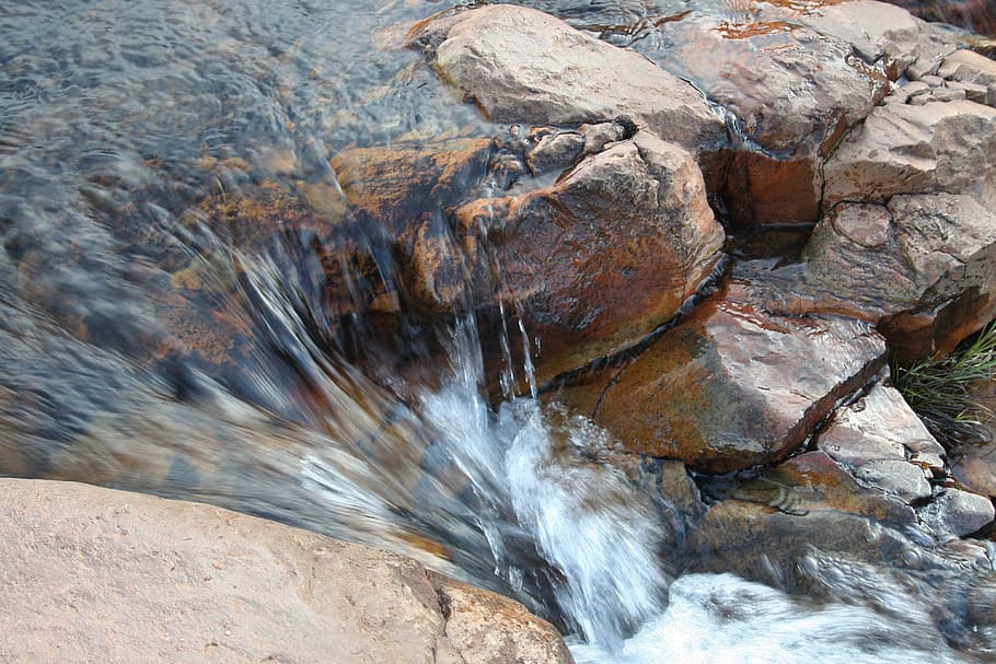 water streaming down on brown rocks, river, motion, creek, flowing HD wallpaper