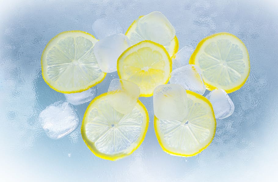 six sliced lemons, water, summer, erfrischungsgetränk, refreshment