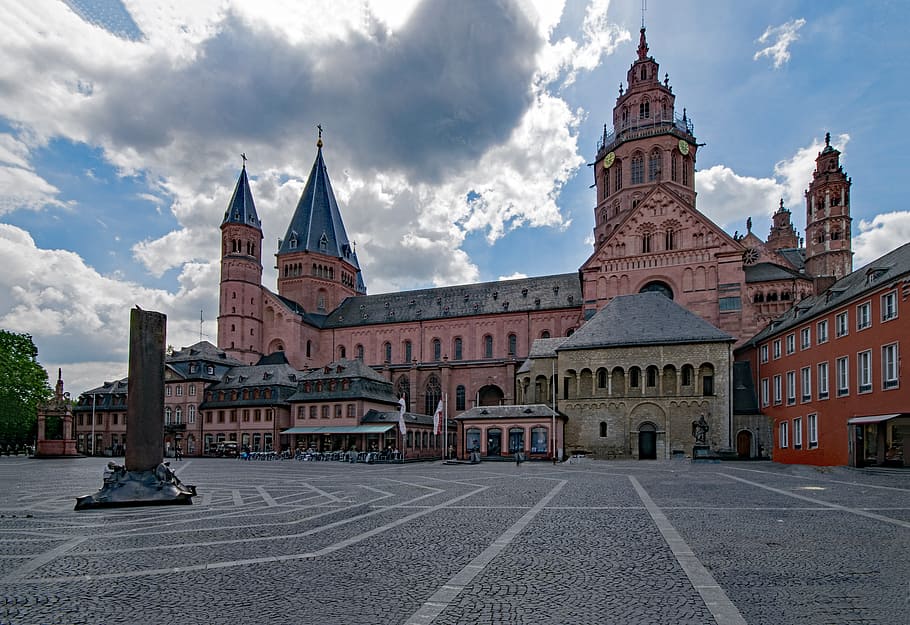 monument near pink concrete building, Mainz Cathedral, Sachsen, HD wallpaper