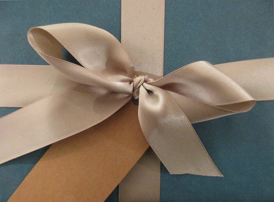 clsoe-up photography of beige ribbon, Birthday, Present, Xmas HD wallpaper