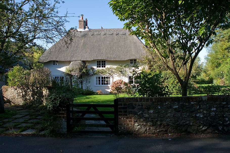 white and brown house, cottage, english, country, thatched straw roof, HD wallpaper