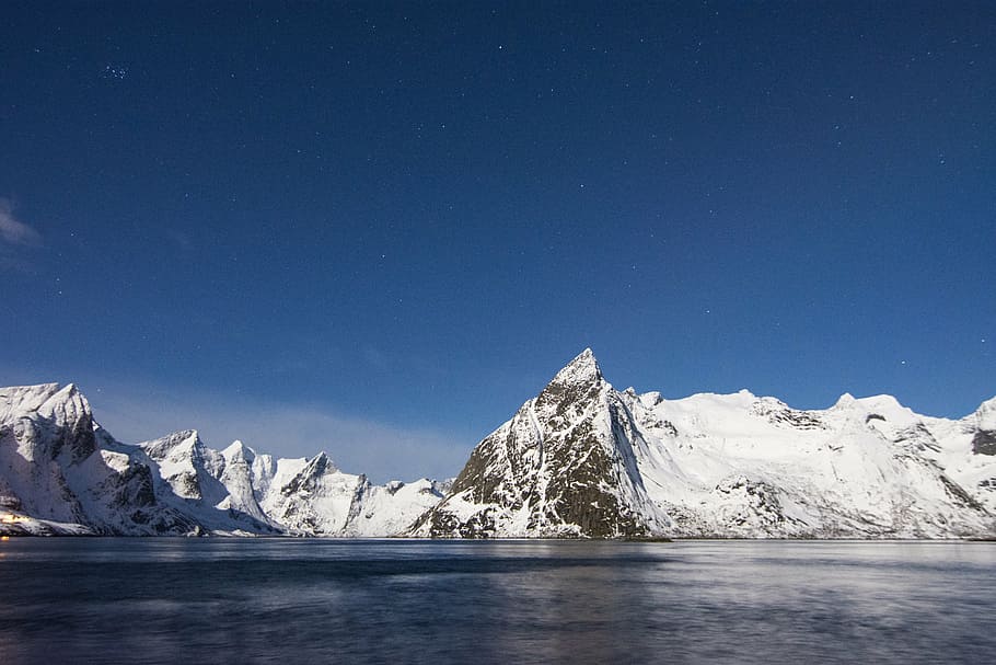snow-covered mountain beside ocean during daytime, dew, blue HD wallpaper