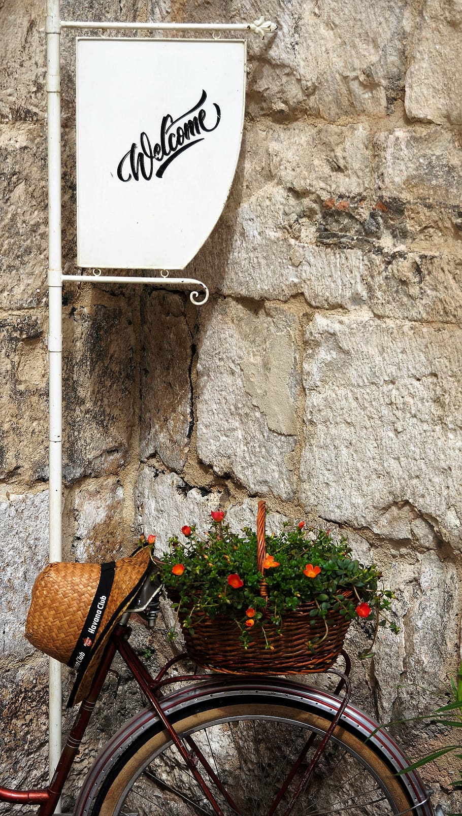 bicycle, welcome, flowers, hat, croatia, sign, street, wall - building feature HD wallpaper