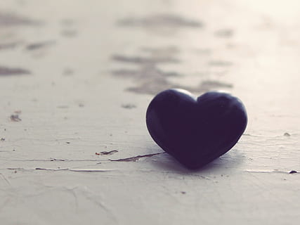heart-shape black bead on white board, table, background, symbol HD wallpaper