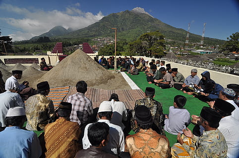 mount merapi, semarang, man, central java, indonesian, crowd HD wallpaper